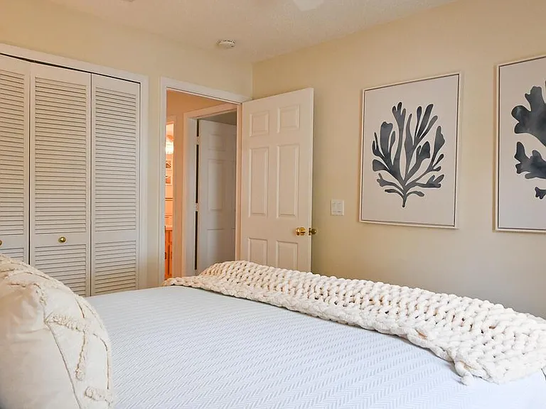 12828 Meadowbreeze Dr — Photo 29
