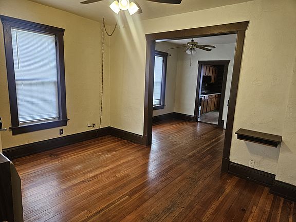 2nd image of 530 E Illinois Ave