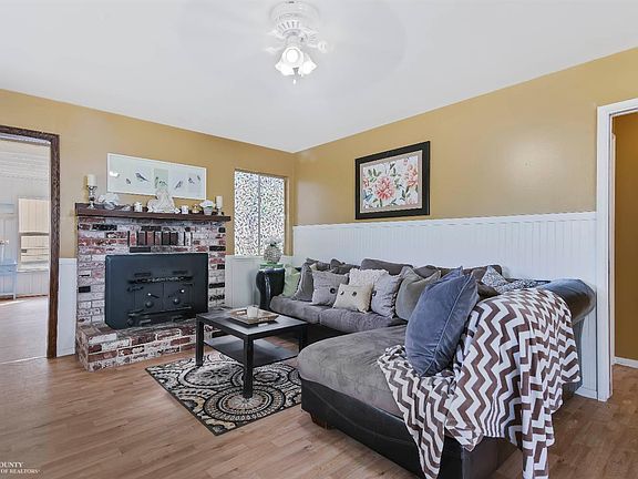 3rd image of 18955 Lake Forest Dr