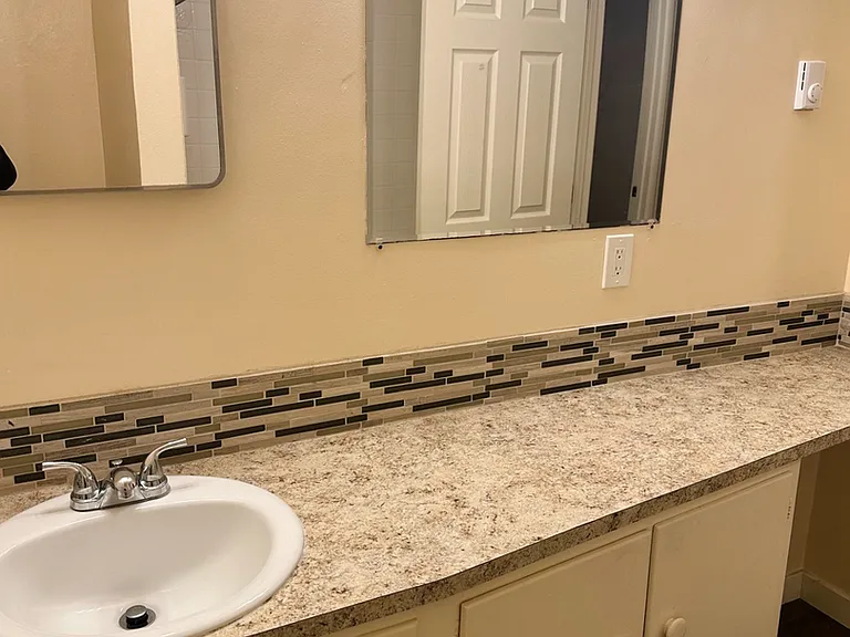 Cedar Apartments — Photo 15