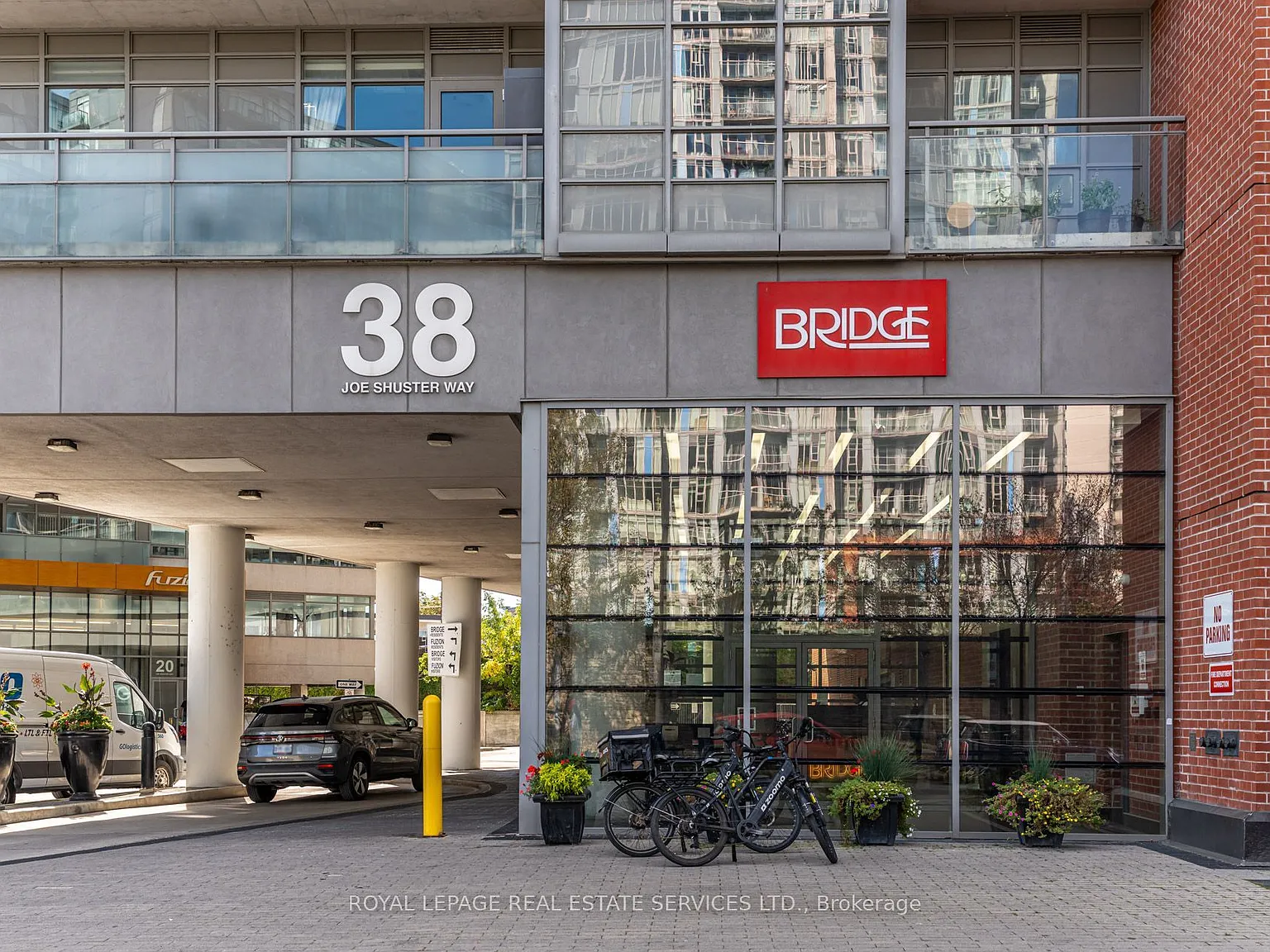 38 Joe Shuster Way — Photo 2