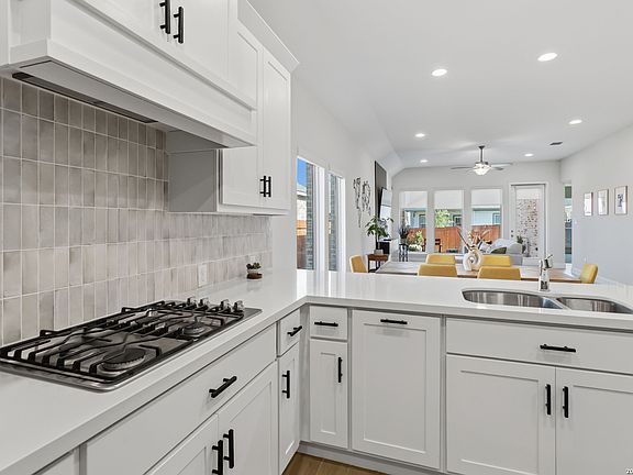 3rd image of 2614 SUNCADIA LN