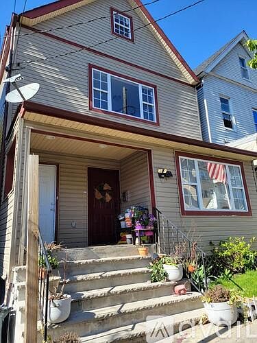 1st image of 211 Benziger Ave Floor 2