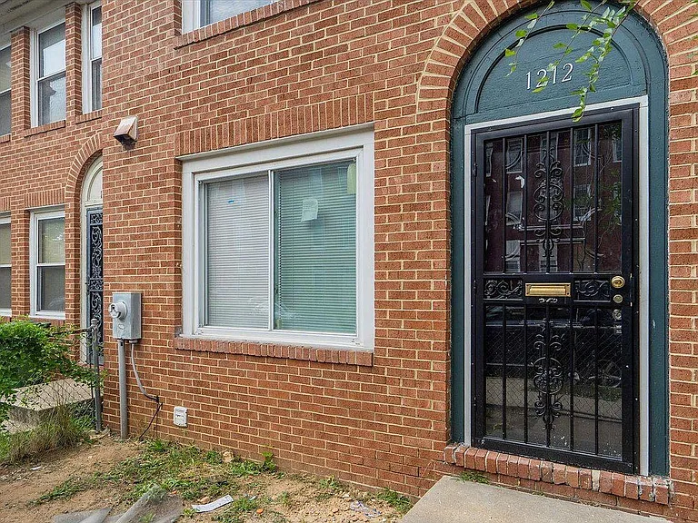 1212 Valley St — Photo 3