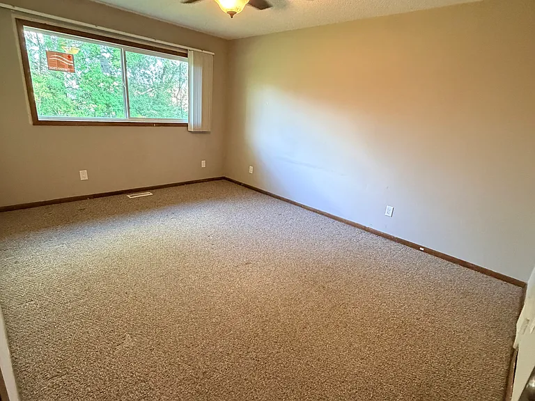 2712 Rolling Oak Rd — Photo 5