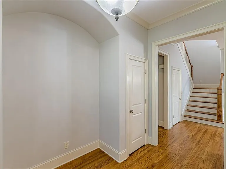 1645 Woodward Way — Photo 19