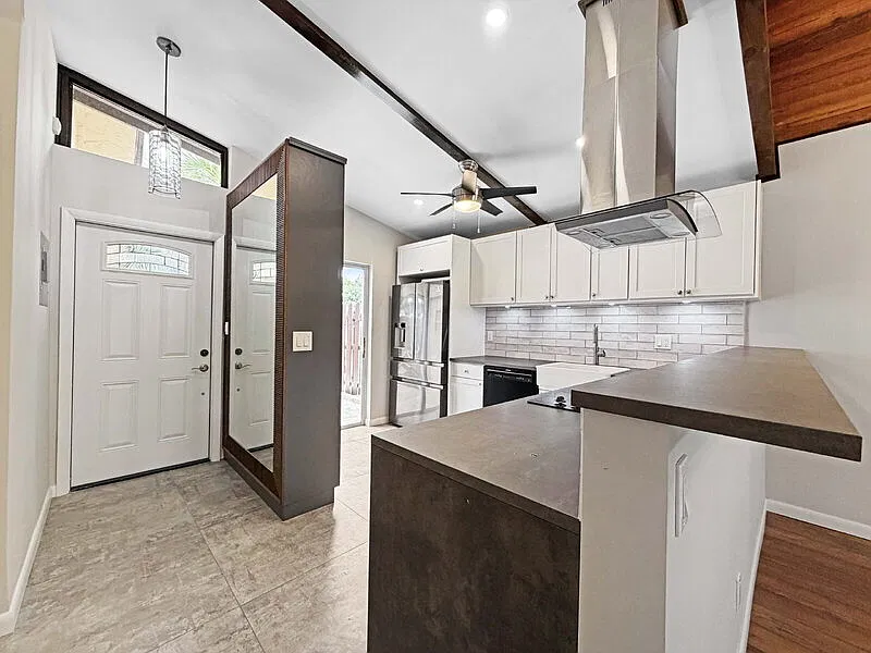 2 bed, 2.0 bath, 960 sqft, $2,650 — Photo 4