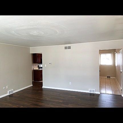 2nd image of 611 Saint Clair St