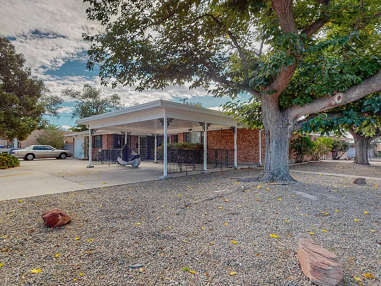Alvarado Dr NE — Photo 22