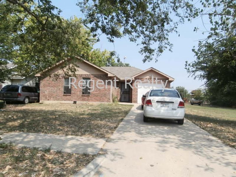 2nd image of 2911 Eagle Dr