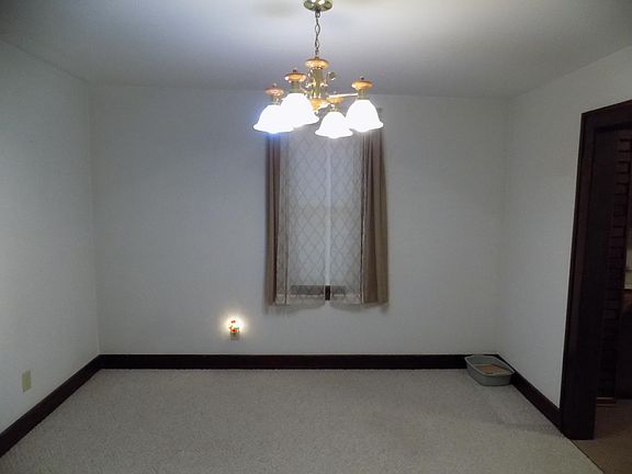 4th image of 113 Center St