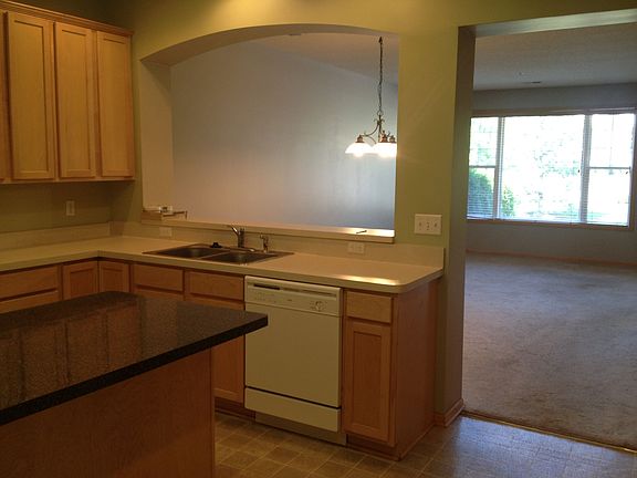 lrg kitchen w/ center island
