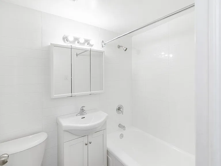 270 Mohawk Rd E — Photo 14