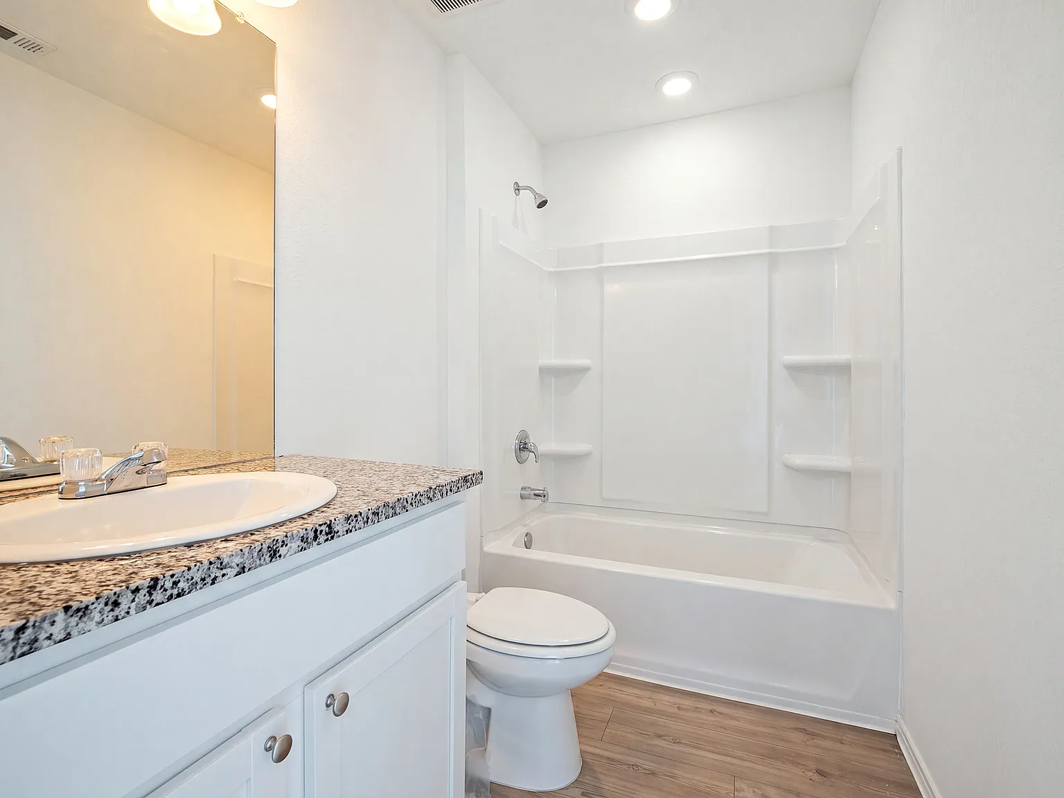 4 bed, 2.5 bath, 1950 sqft, $2,300 — Photo 1