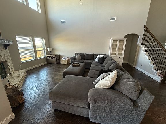 3rd image of 205 Sumac Dr