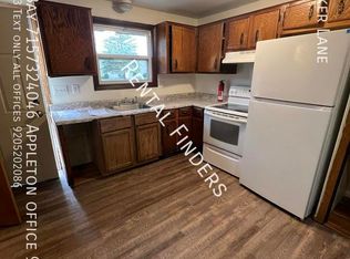 556 Spinnaker Ln, Green Bay, WI 54302