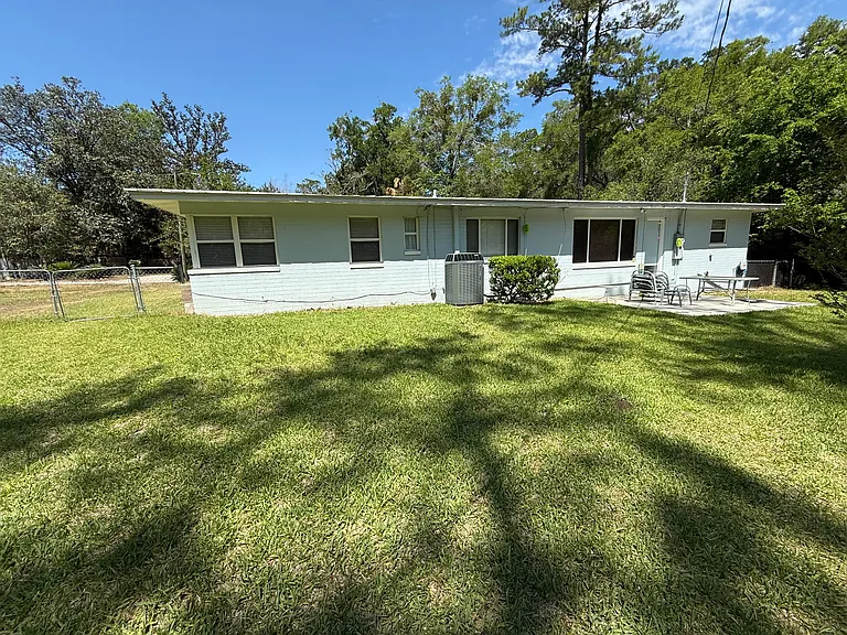 901 NW 20th Ter — Photo 15