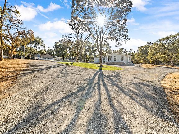 3rd image of 2185 Sunny Oak Dr