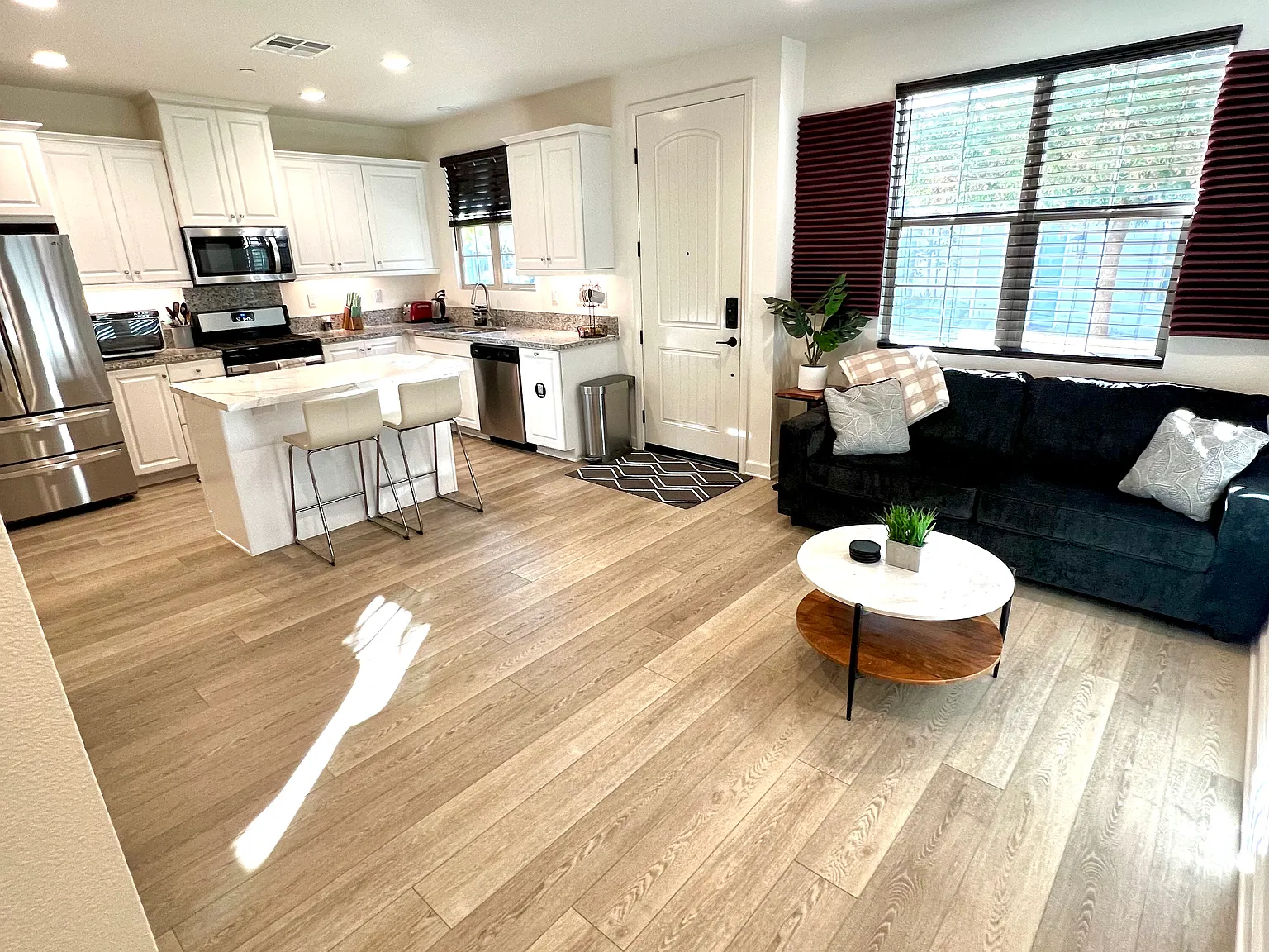 371 Sunrise Ln — Photo 3