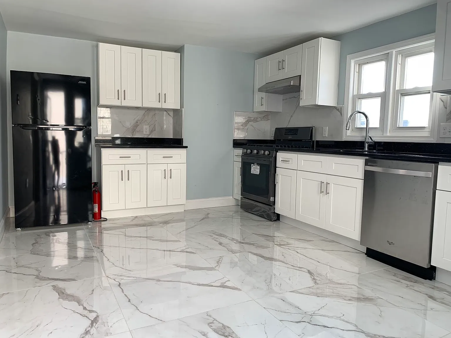 3 bed, $3,000 — Photo 1