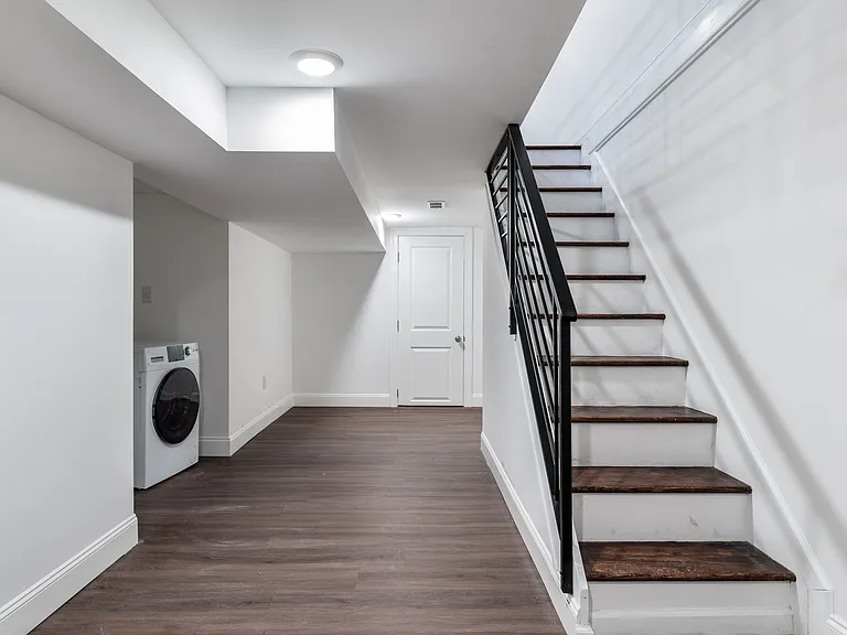 1540 N Hollywood St — Photo 16