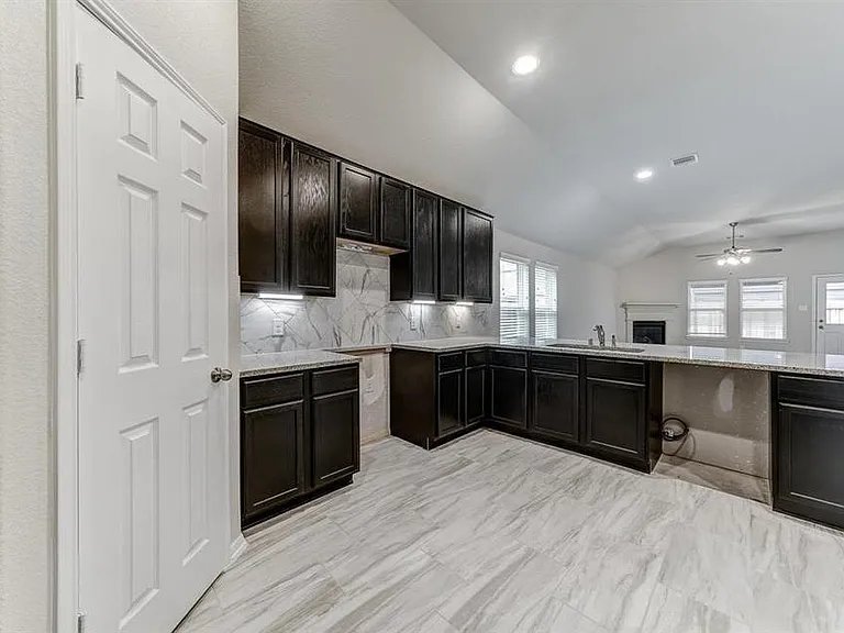 2702 Golden Hills Ct — Photo 14