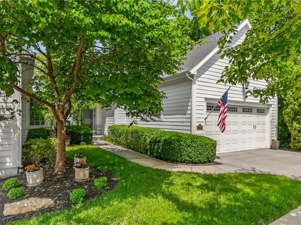9657 Lime Stone Rd, Parkville, MO 64152