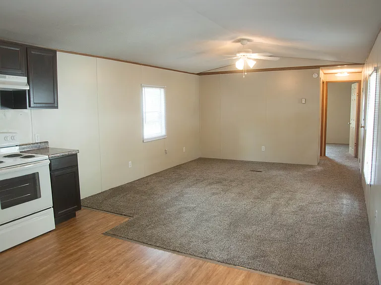 1035 Hickory St — Photo 3