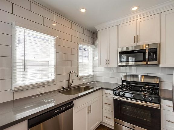 2nd image of 4048 Illinois St