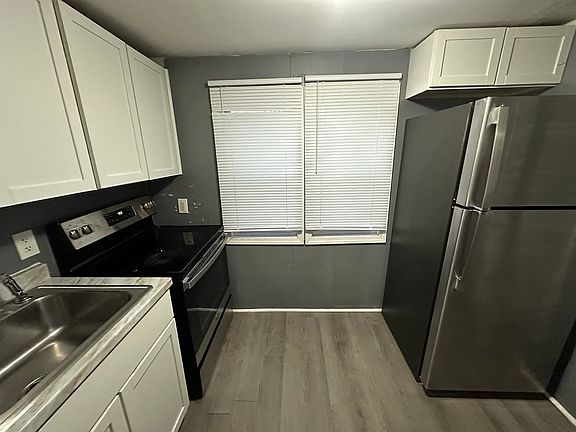 5th image of 878 E Forest Ave #2