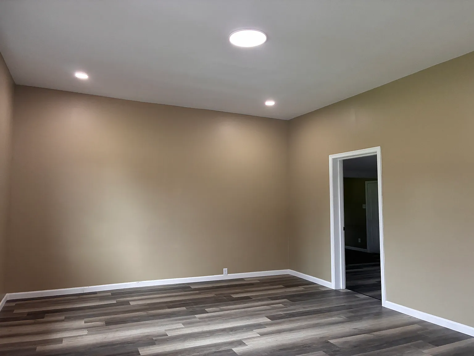 4 bed, 2474 sqft, $2,550 — Photo 3
