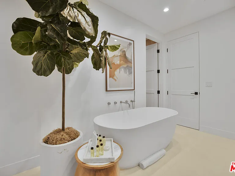 4433 Kraft Ave — Photo 33