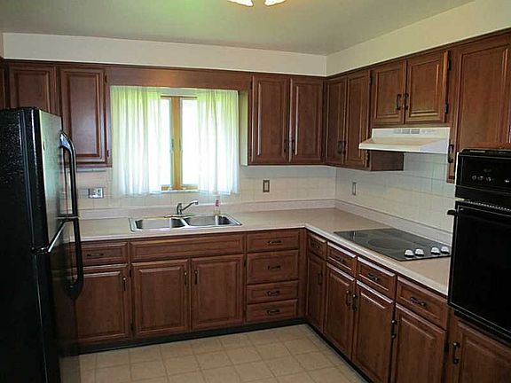 2nd image of 1143 Skyline Dr