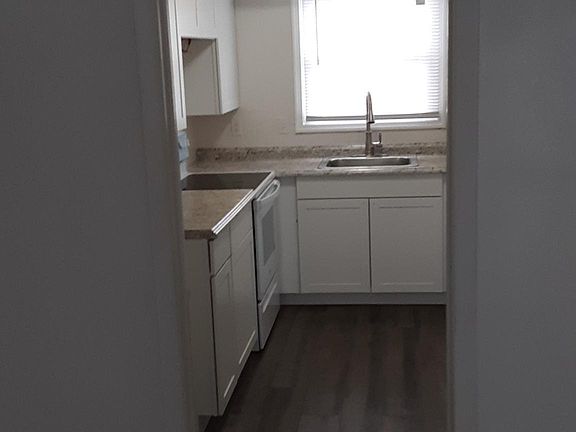4th image of 417 Barberton Dr