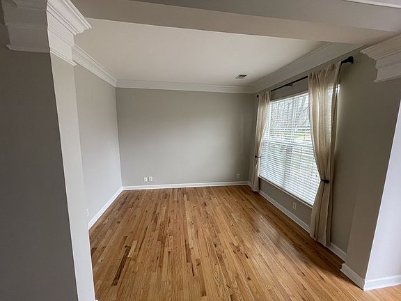5th image of 282 Wisteria Dr