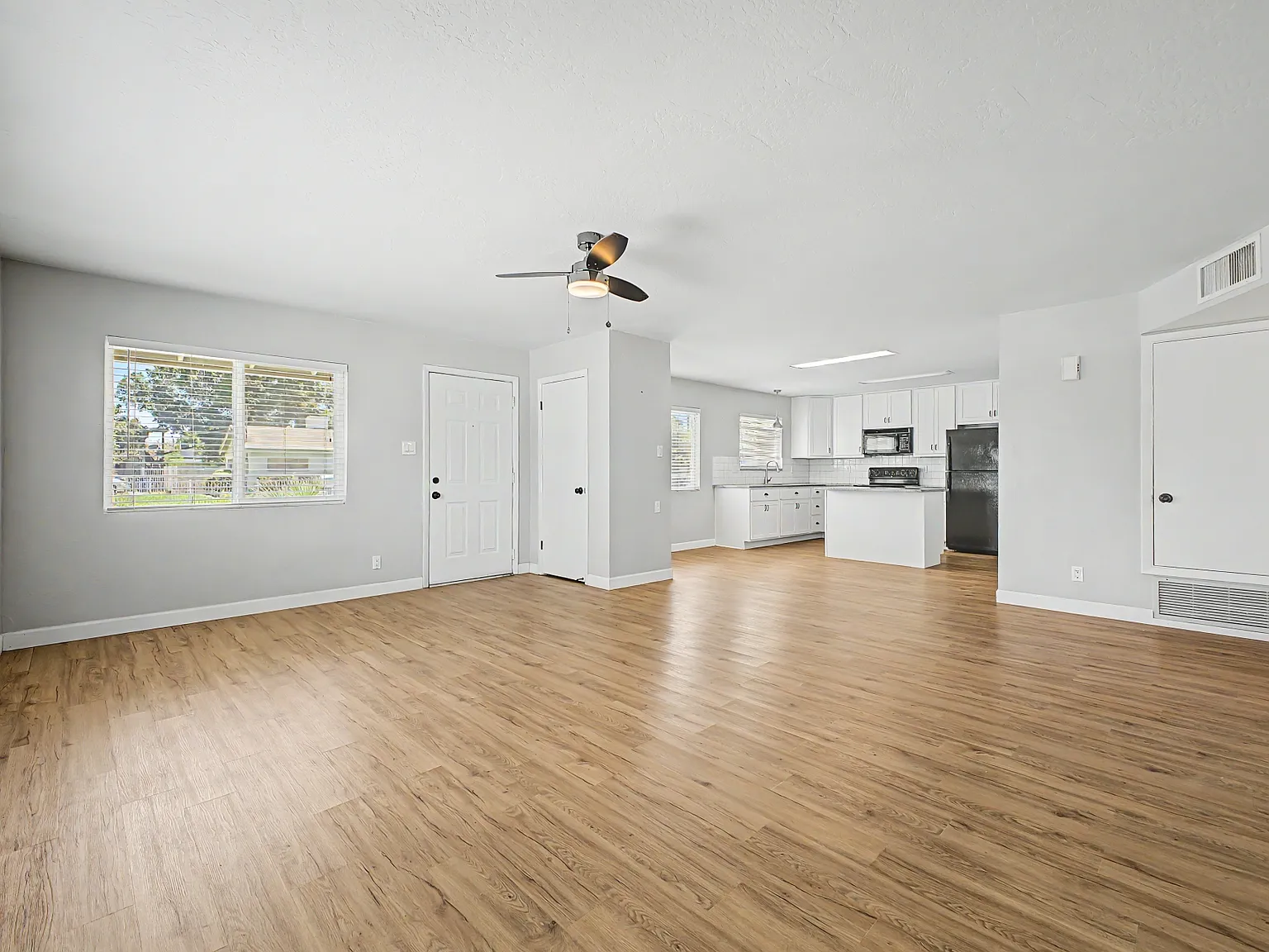 2 bed, 1023 sqft, $1,700 — Photo 4