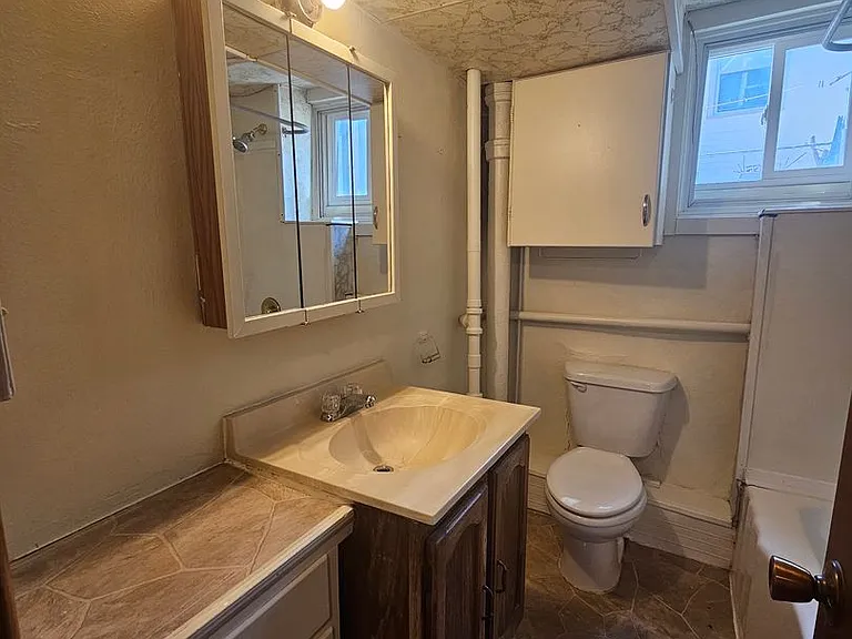 414 E Philadelphia St — Photo 14