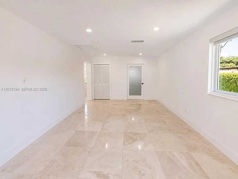 11445 N Bayshore Dr — Photo 23