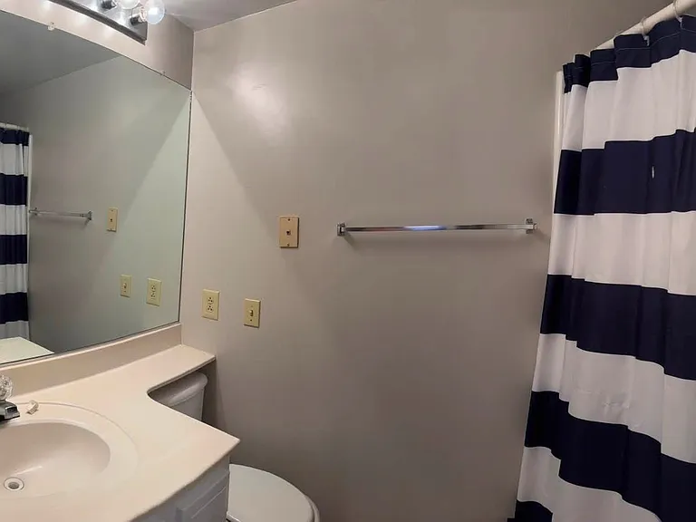 130 Robinson Aly #A — Photo 3