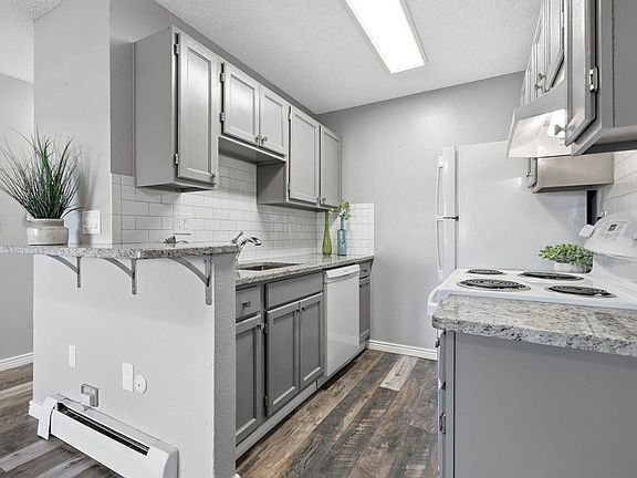 4th image of 3150 Iris Ave #307