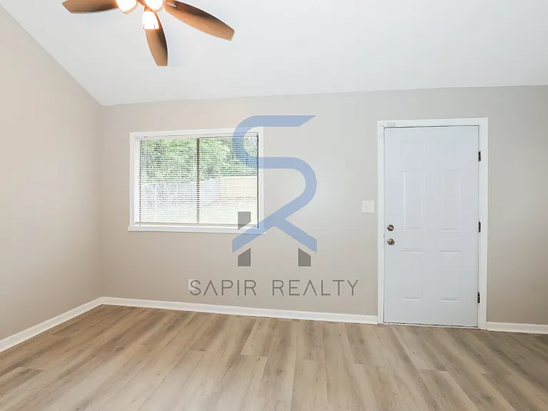779 Edenton Ct — Photo 2