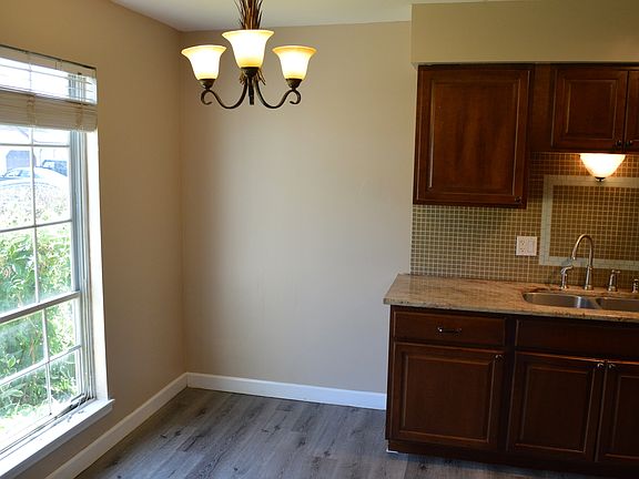 5th image of 518 Nebraska Cir #518