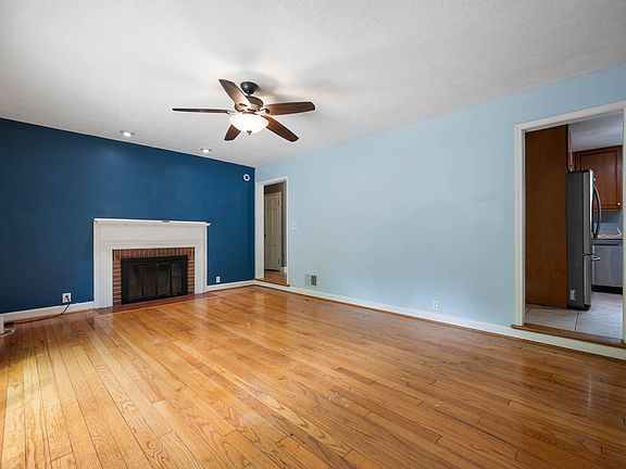 4th image of 7910 N College Ave