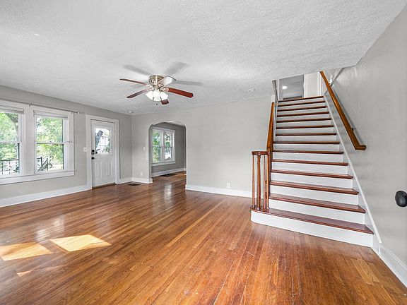 4th image of 714 E 7th St