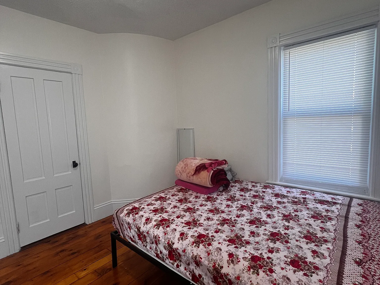 3 bed, 1000 sqft, $2,000 — Photo 4