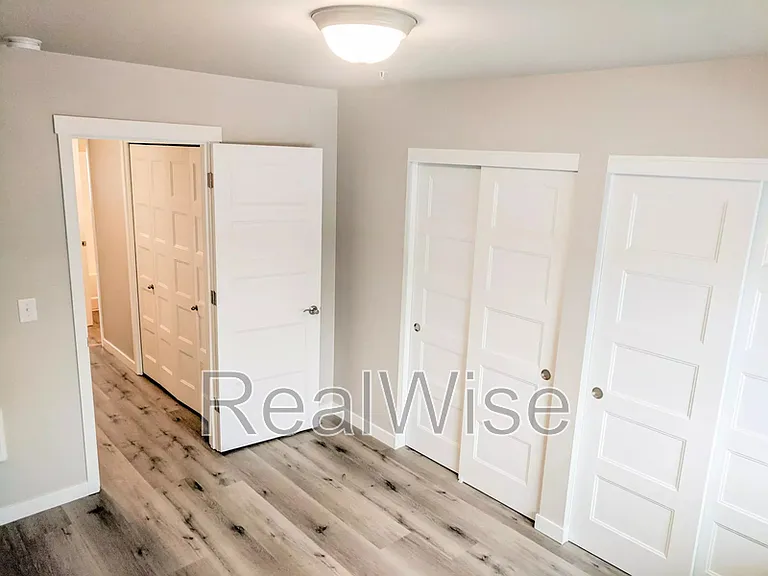 8300 SE Flavel St #102 — Photo 6