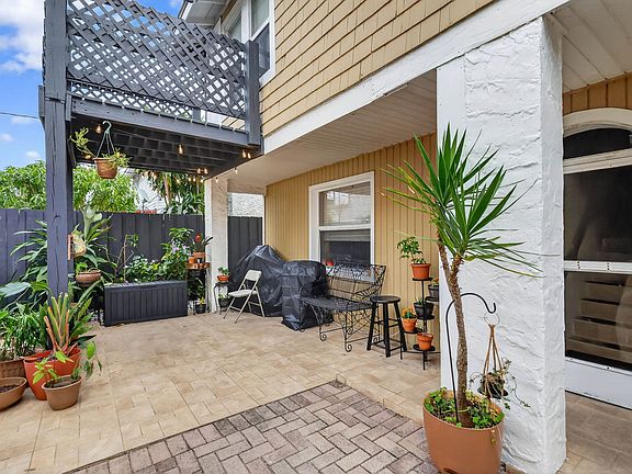 4th image of 824 McIntosh St #5