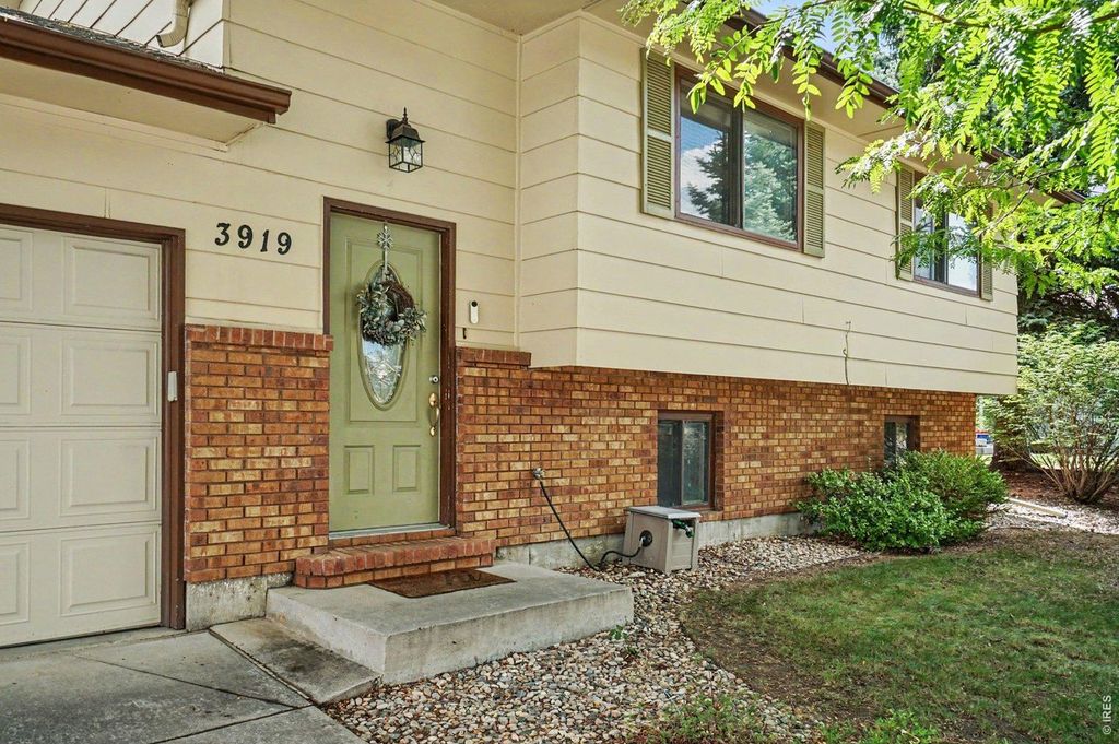 3919 Logan Dr