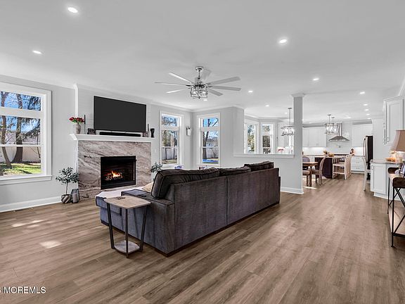 5th image of 817 Naryshkin Way