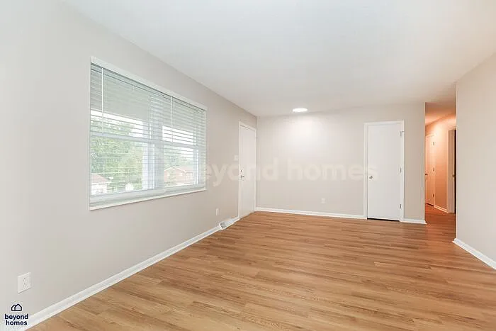 3 bed, 2.0 bath, 1458 sqft, $2,075 — Photo 3